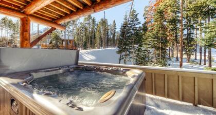 Spend the Holidays in Big Sky! Luxury Suite with Home Theater, Pool Table and Private Hot Tub!