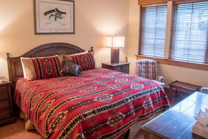 2 slaapkamers, een bureau, een strijkplank/strijkijzer, gratis wifi