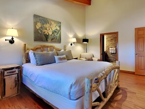 3 bedrooms, desk, iron/ironing board, travel cot