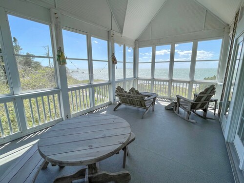 Sounds Perfect and Secret Cedars: Waterfront. Views of the Lighthouse.