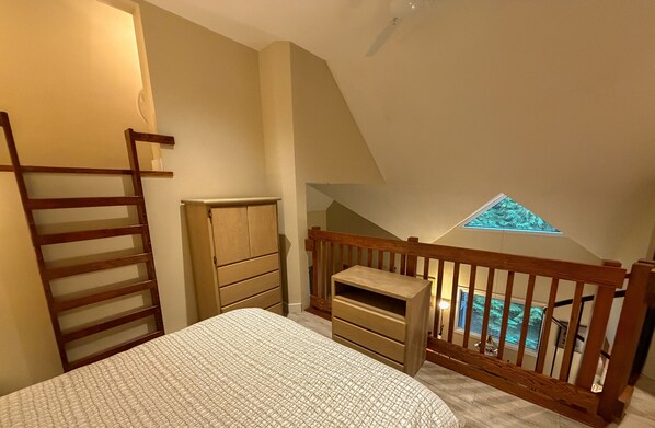 House - On Blackcomb Mountain - Balcony w/ BBQ, Common Rooftop Hot Tub, Free Parking (Whistler)