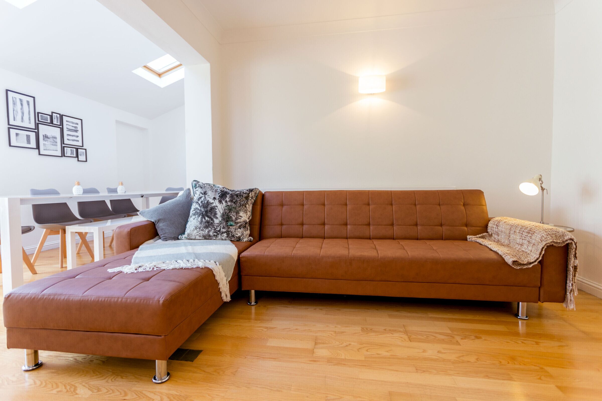 The Queen Edith Place - Lovely 6BDR Home in Secluded Neighbourhood