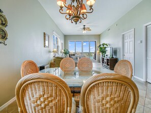 Dining - Harborview Grande 600 Your Luxurious Clearwater Beach Condo Vacation Retreat! (Clearwater Beach)