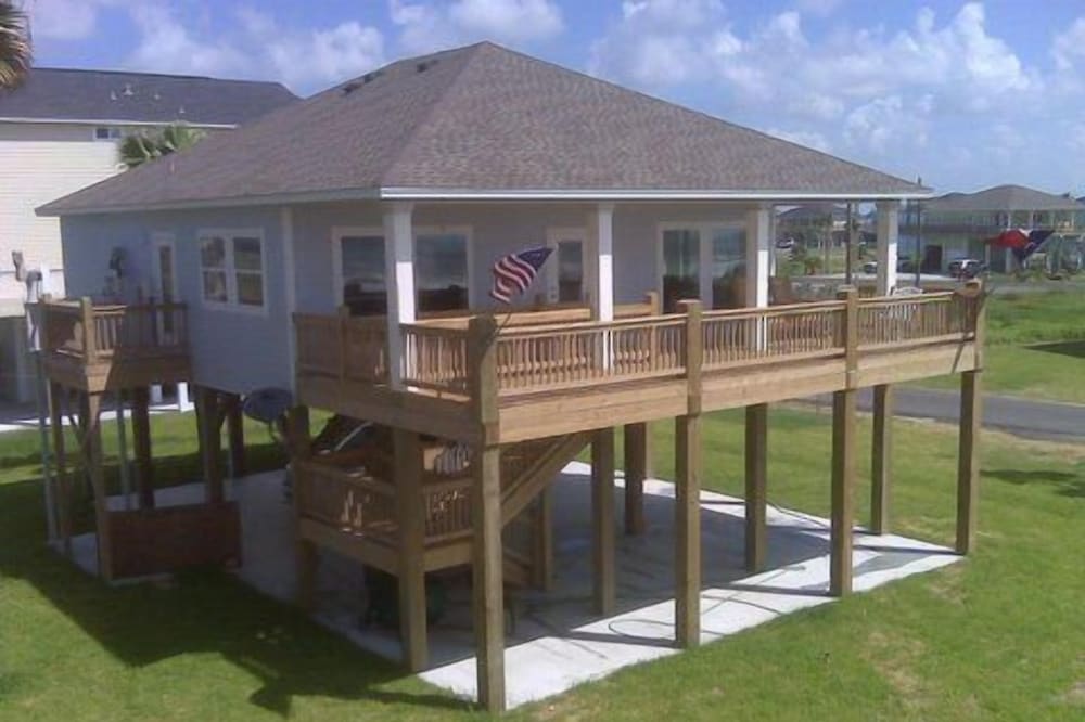 Shore Haven - 2 Bedrooms, 2 Bath, Sleeps 10 - Beach Front!