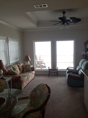 TV, DVD player