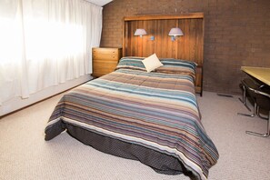 2 bedrooms, in-room safe, iron/ironing board, free WiFi