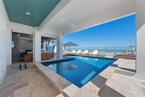 A heated pool - South Bay Beach House: Bay Front Luxury Beach Villa with Heated Pool (Anna Maria)