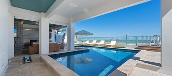 South Bay Beach House: Bay Front Luxury Beach Villa with Heated Pool