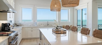 Bord de l'eau: Luxury Beach Villa, près de City Pier et Pine Ave<br>Kayaks et vélos gratuits.