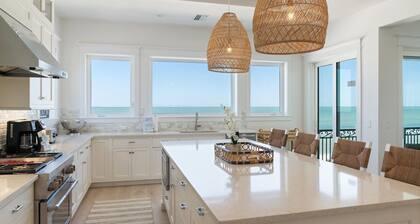 South Bay Beach House: Bay Front Luxury Beach Villa with Heated Pool