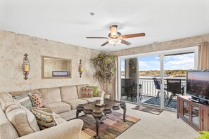 Smart TV, foosball - Bridge Pointe Condo 220, where you'll fall in love with the Lake! (Osage Beach)