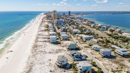 Amazing Gulf View, Pool Home! Walking distance to shops/dining