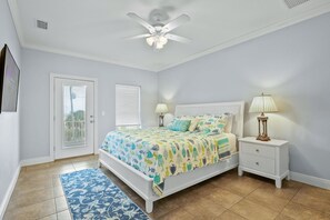 5 bedrooms, iron/ironing board, free WiFi, bed sheets - Amazing Gulf View, Pool Home! Walking distance to shops/dining (Pensacola Beach)
