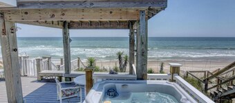 "Mo & Anita's" Oceanfront, Dog-Friendly Home - Hot Tub