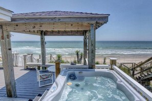 Outdoor spa tub - Five Bedroom Oceanfront home with Hot Tub! - Mo & Anita's (Surf City)