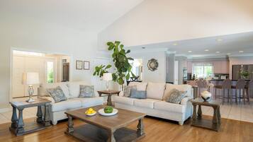 TV connectée, cheminée, table de tennis de table