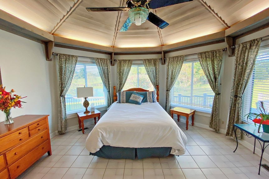 10 Person House With Private Hot Tub On Spectacular Rural Estate - Sperryville, VA