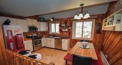 Bear's Den - Mount Snow Townhome - w/ Heated Pool!