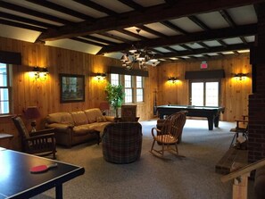 Smart TV, fireplace, DVD player, ping pong