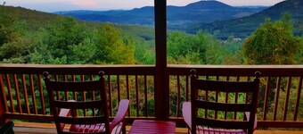 Absolute High - 3BR/2BA near West Jefferson w/Long Range Views, Gas F/P