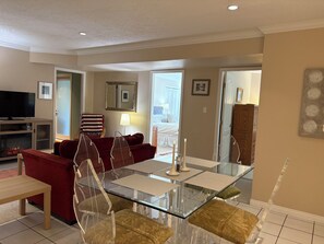 Interior - Xanadu 1 Suite - 2 bedroom Luxury on 11 private acres (Cobble Hill)