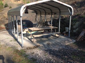 Outdoor dining - Awesome New Property/ CANAL RIVER RETREAT  (Cumberland)
