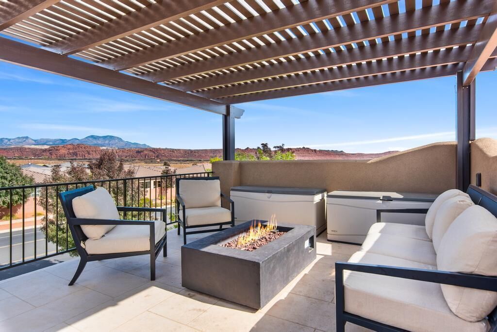 SPRING BREAK AVAILABILITY! Awesome ARCADE House in Paradise Village! Private Hot