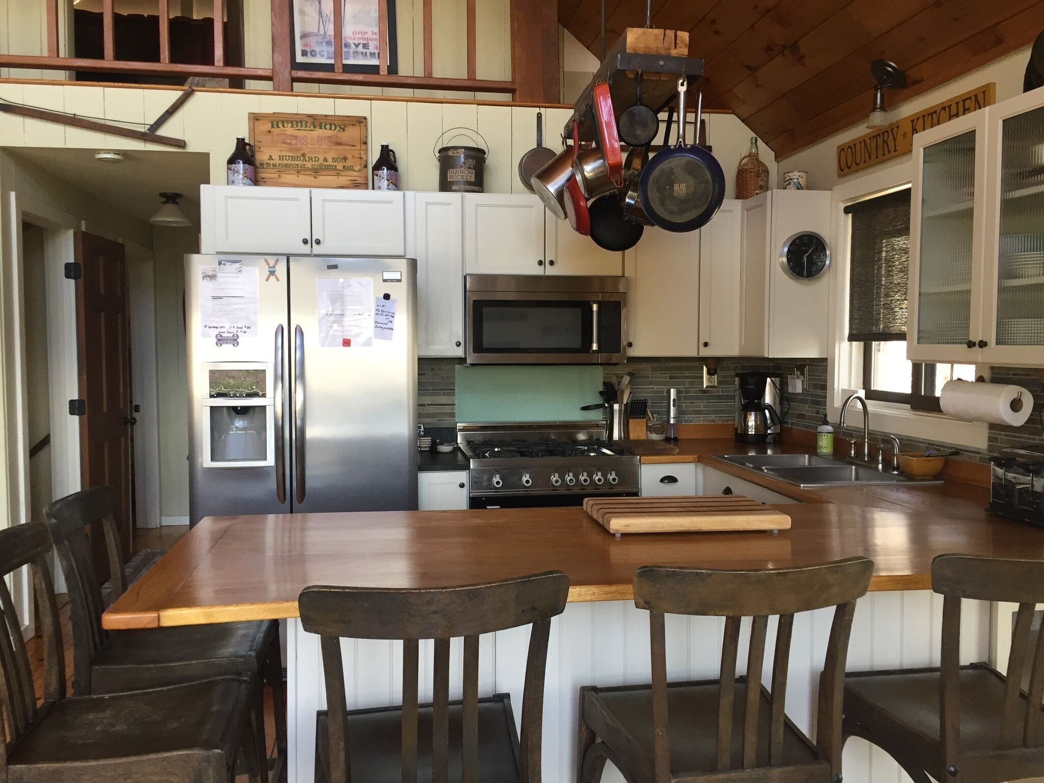 Fabulous Mountain View Chalet, cozy and close to Everything! Pet Friendly!