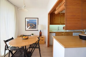 Dining - Holiday rental apartment with swimming pool in Begur, Aiguablava (Begur)