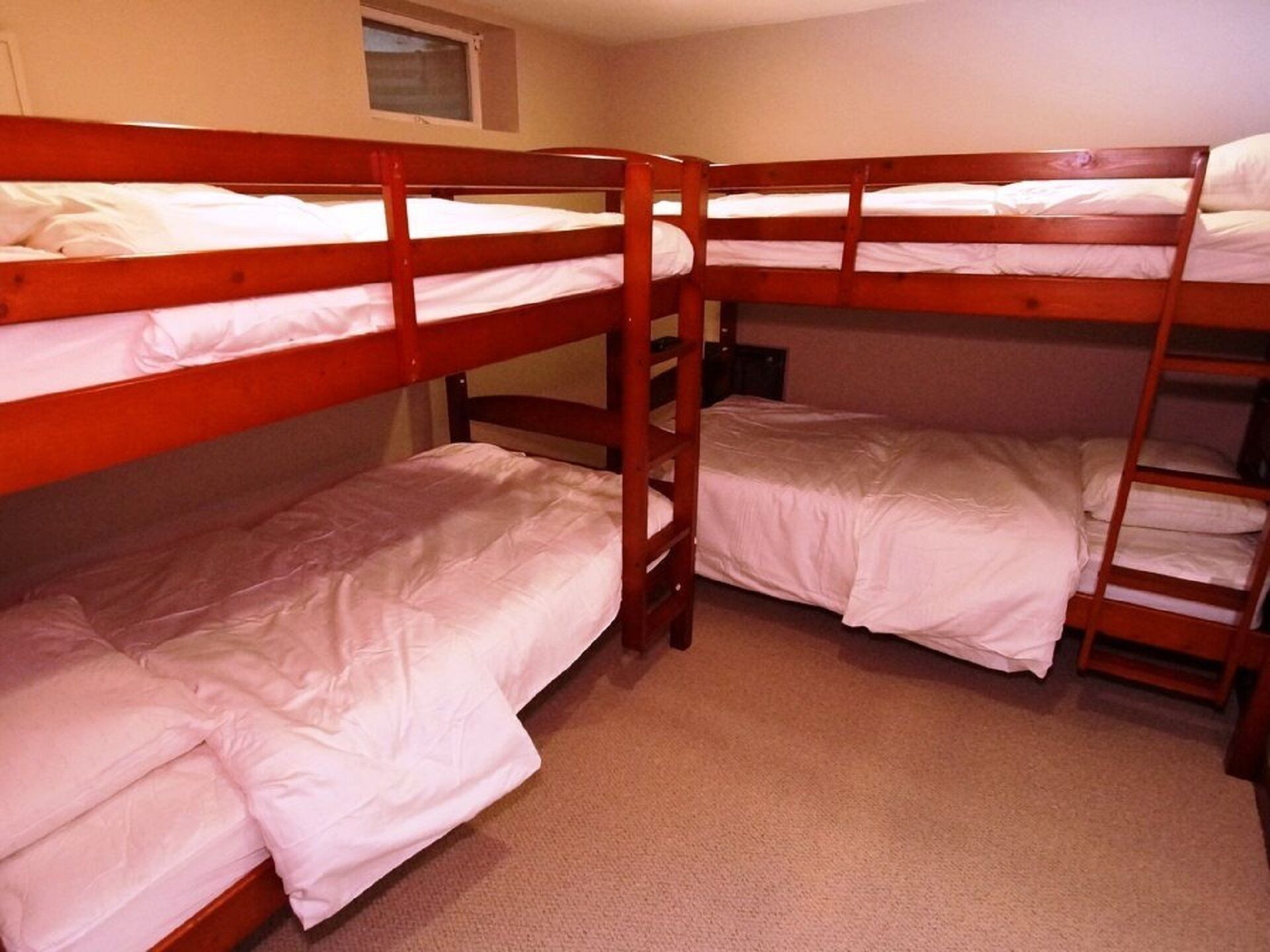 ALL 4 SEASONS SIZZLE AT THE  BEAUTIFUL LAKE ESCAPE AT LAKE HARMONY !!!