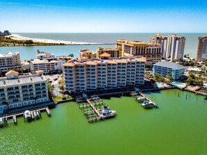 Building sits on the Intercoastal - Harborview Grande 202 Pet Friendly Waterfront Condo (Clearwater Beach)