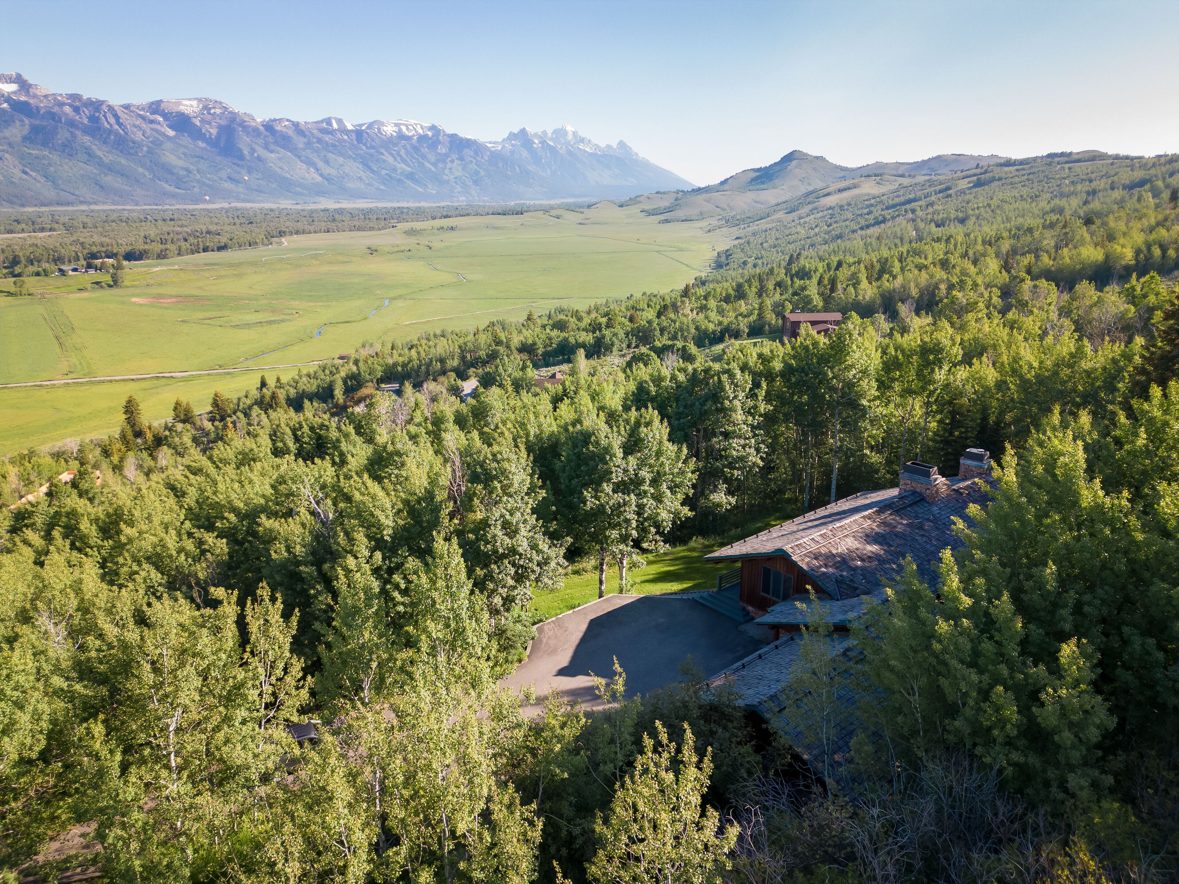Four Bedroom Jackson Home, Accommodates up to Eight Guests