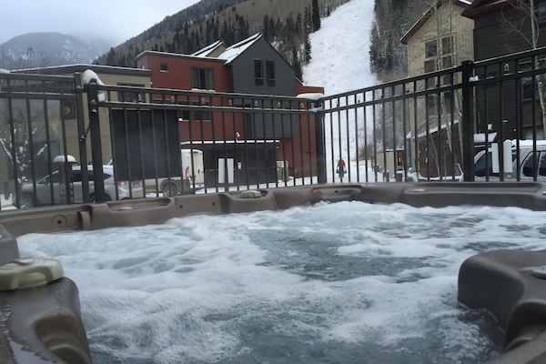 Bain à remous extérieur