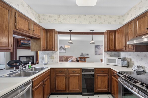 Dishwasher, coffee/tea maker, ice maker