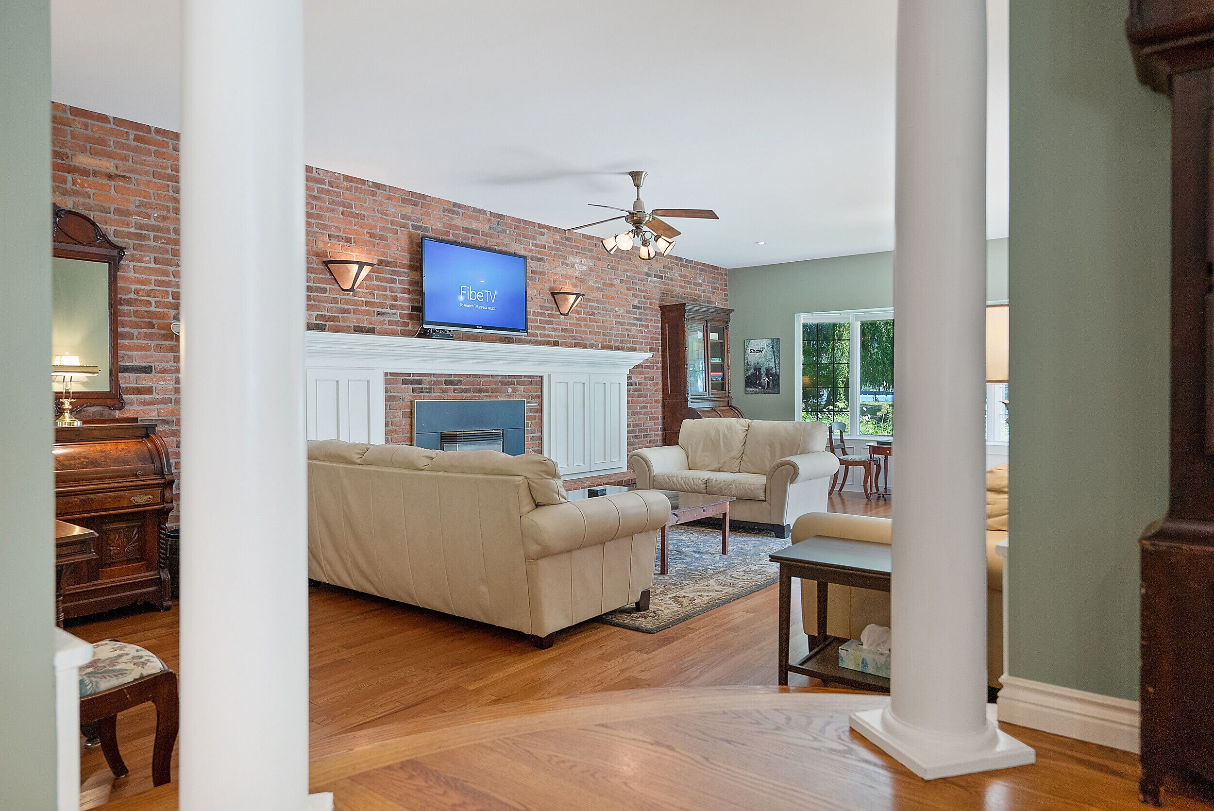 Sanibel North, Backs onto River