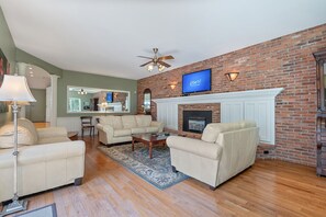 TV, fireplace