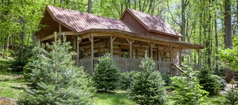 Tømmerhytte med privat utendørs boblebad