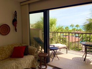 Smart-TV, bordtennis og bøker