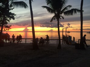 Property grounds - Fully furnished  studio, 50 yards from ocean, shared pool, fishing-jetty (Marathon)