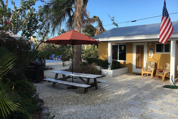 Fully furnished efficiency, two single beds, sofa and small dining table for two