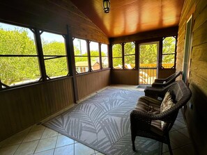 Interior - Flip Flops:  Dog friendly, deck, screened porches, rooftop deck. (Ocracoke)