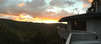 Marvelous Panoramic Mountain Views All Year, Private,Club,Skiing Slopes nearby!