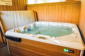 Indoor spa tub