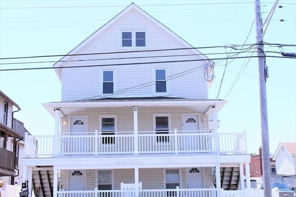 A two-story building with a balcony on the ground floor and a second-floor balcony. - The Carters Wildwood Rentals-Suite #2 (Wildwood)