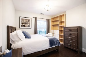 3 habitaciones, escritorio, tabla de planchar con plancha y wifi