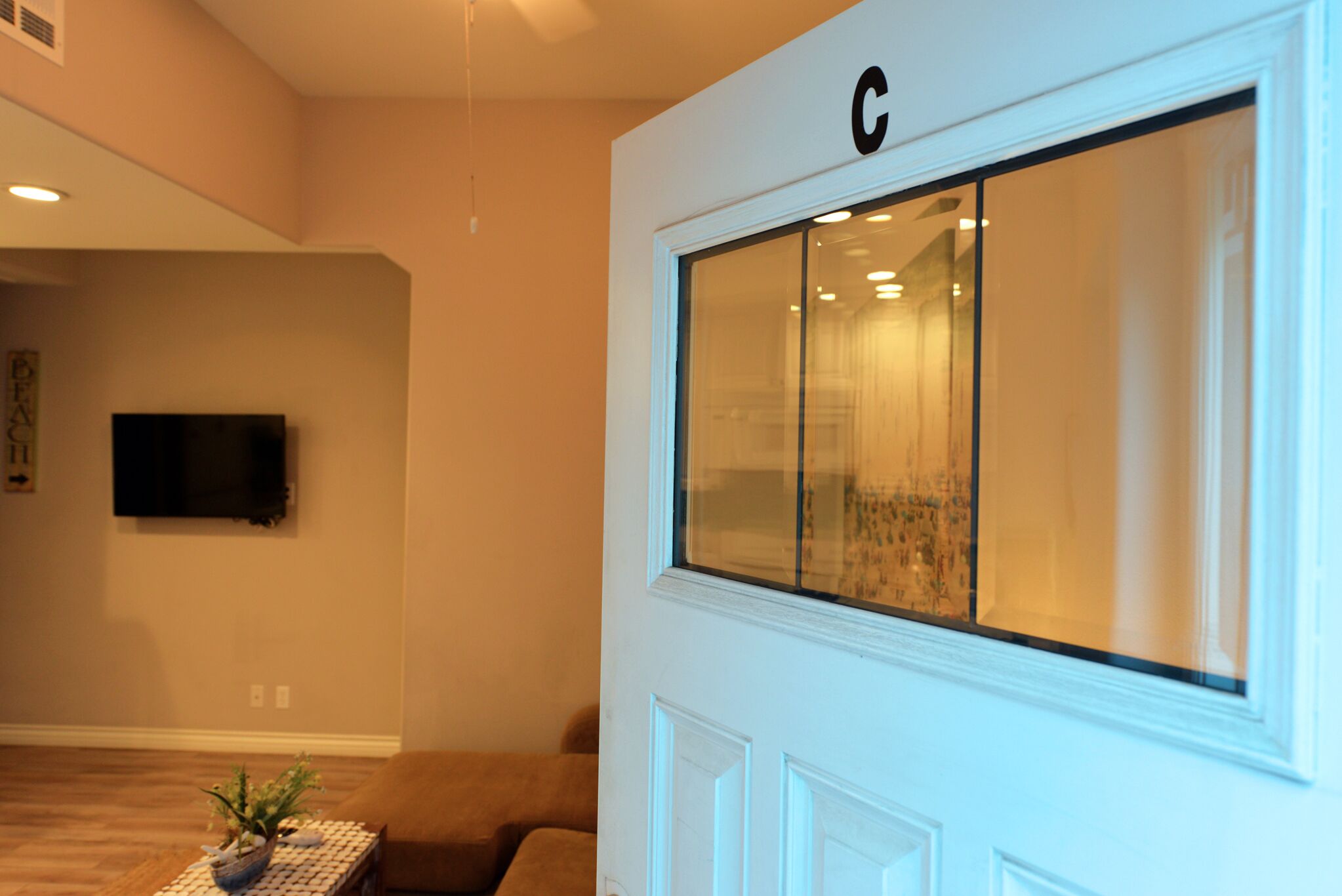 359SC: Cozy Triplex Unit C,Lower level, 2.5 Blocks to Beach + WIFI - 359 Sumner