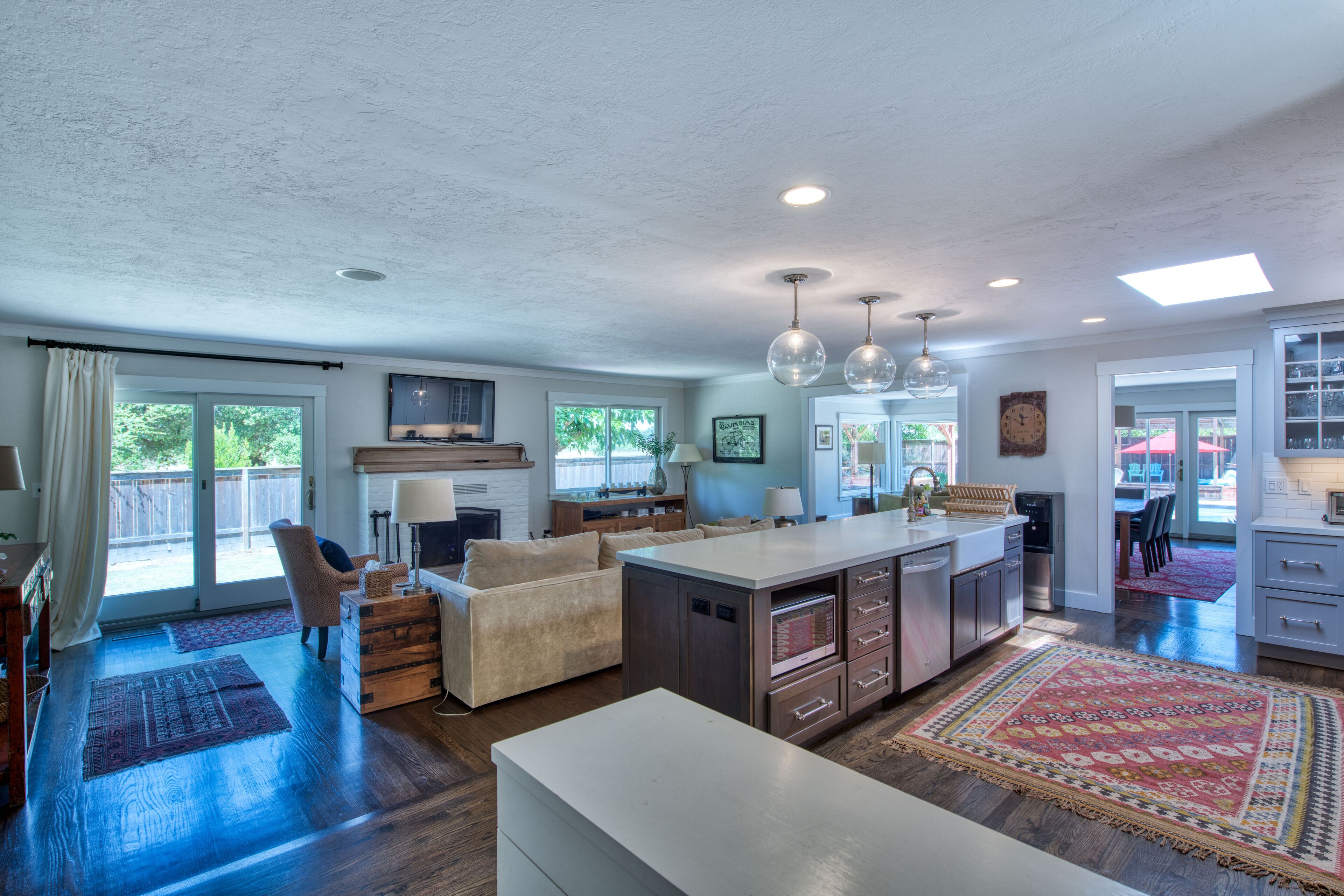  Beautiful Wine Country Retreat w/ New Pool & Kitchen, Game Room Barn & Views!