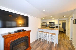 Kylskåp, mikrovågsugn, ugn och spishäll