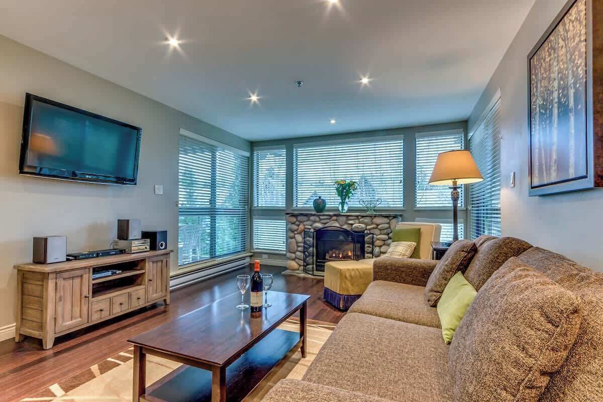 Smart TV, fireplace