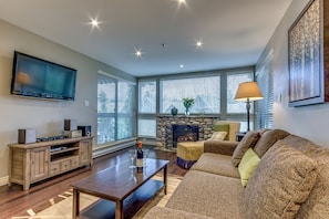 Smart TV, fireplace